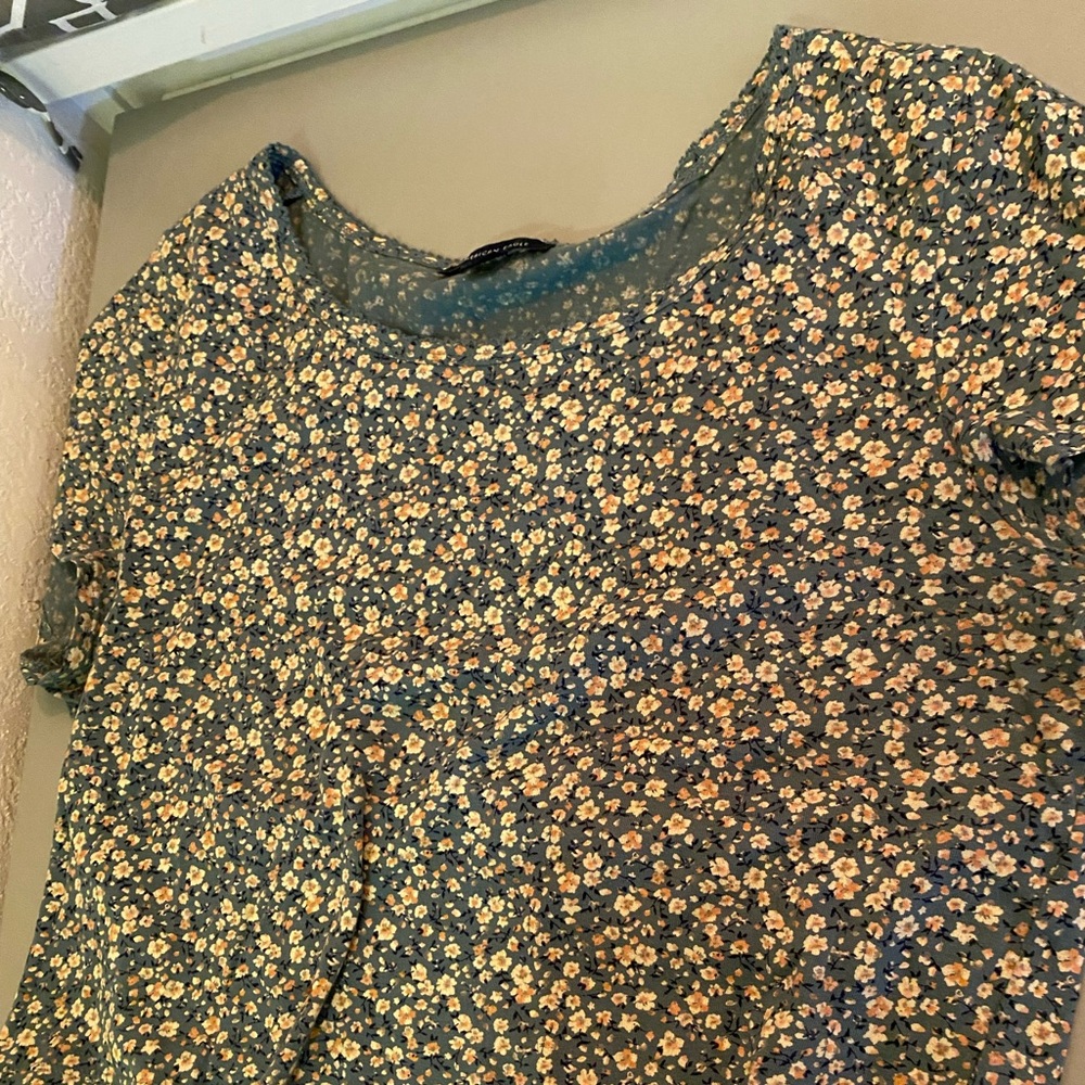 american eagle floral tshirt